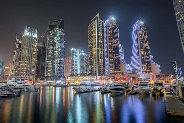 Mrakodrapy v sanfranciské čtvrti Marina, Dubaj, SAE — Stock fotografie