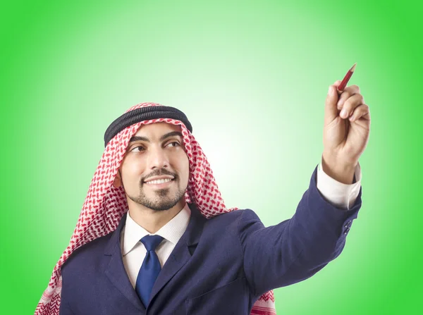 Uomo arabo premendo pulsanti virtuali — Foto Stock