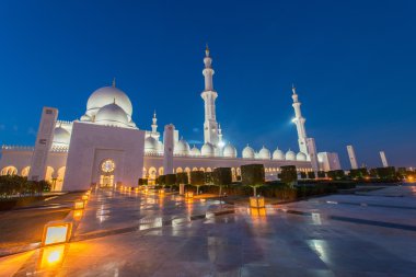 Sheikh Zayed Mosque in Abu Dabi clipart
