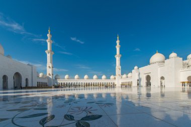 Abu Dabi 'deki Şeyh Zayed camii.