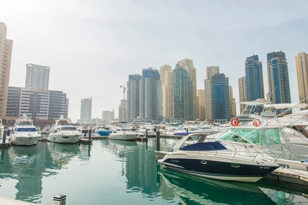 Grattacieli nel distretto di Marina, Dubai negli Emirati Arabi Uniti — Foto Stock