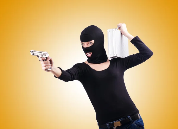 Criminale con pistola e custodia — Foto Stock