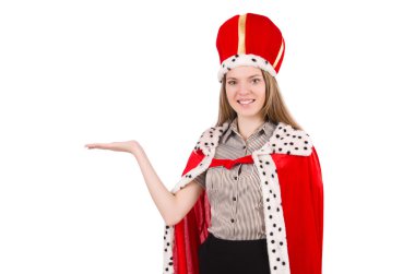 Taç ve üzerinde beyaz izole kırmızı ceket giyen güzel kadın