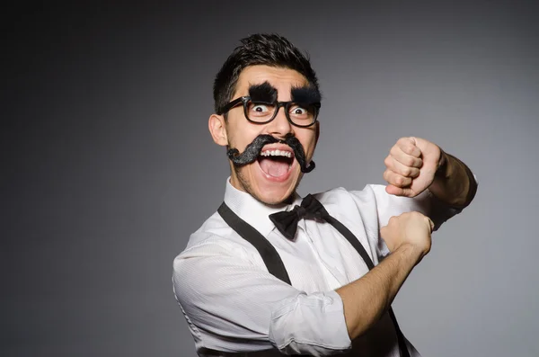 Jovem com bigode falso isolado em cinza — Fotografia de Stock