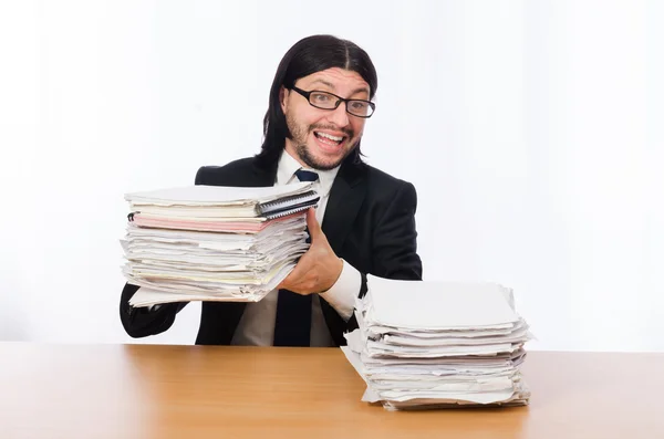 Affärsman överväldigad och stressat från pappersarbete — Stockfoto