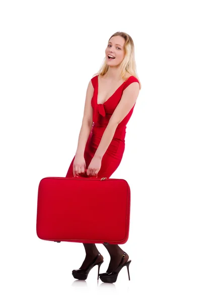 Červené šaty žena drží kufru izolovaných na bílém — Stock fotografie