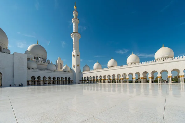 Мечеть Шейха Зайеда в Абу-Даби — стоковое фото