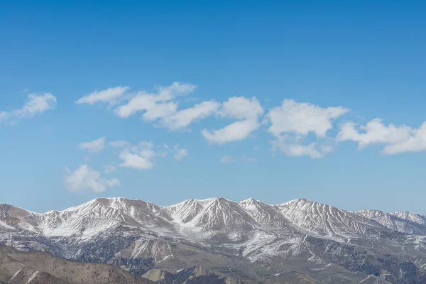 Montagne invernali nella regione di Qusar in Azerbaigian — Foto Stock