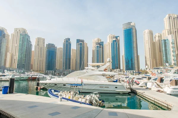 Dubai Marina distrito nos Emirados Árabes Unidos — Fotografia de Stock