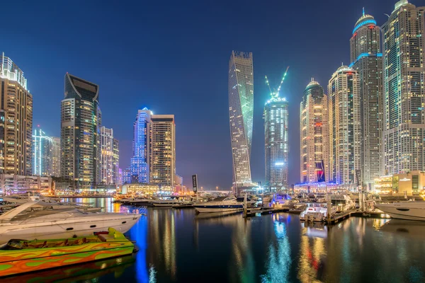 Dubai Marina distrito nos Emirados Árabes Unidos — Fotografia de Stock