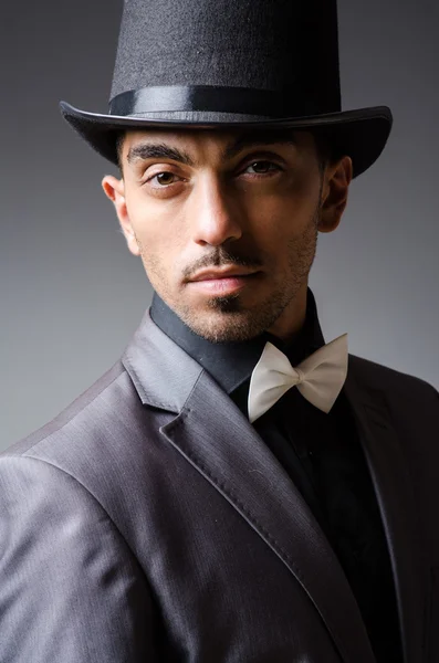 Homme avec chapeau dans le concept vintage — Photo