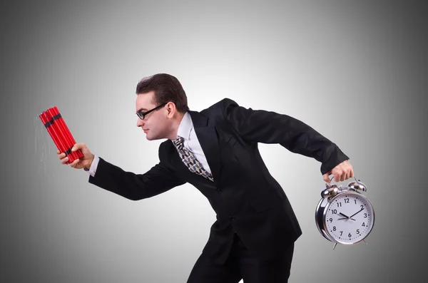 Hombre con bomba de tiempo contra el gradiente — Foto de Stock