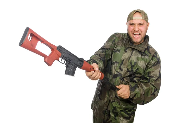 Jovem de uniforme soldado segurando arma isolada em branco — Fotografia de Stock