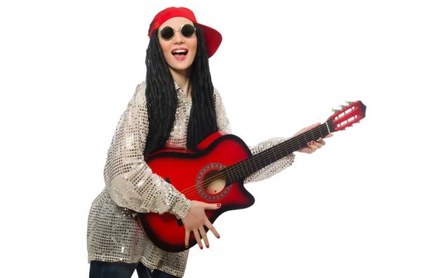 Mujer guitarrista aislado en blanco — Foto de Stock