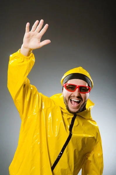 Hombre divertido con traje amarillo —  Fotos de Stock