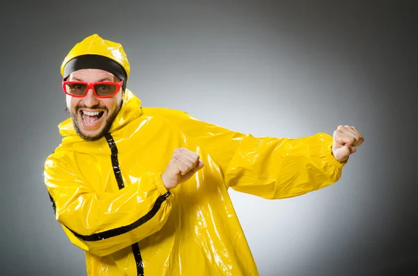 Hombre divertido con traje amarillo —  Fotos de Stock