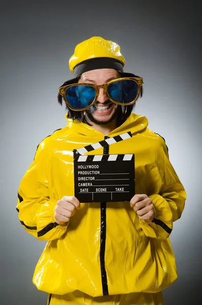 Человек в жёлтом костюме — стоковое фото