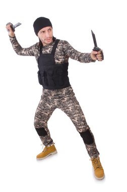 Beyaz izole askeri üniformalı genç adam