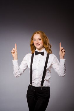 Güzel kız giyiyor retro şapka