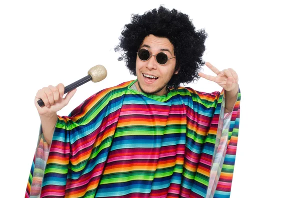 Mexicano engraçado usando poncho com maracas isoladas em branco — Fotografia de Stock