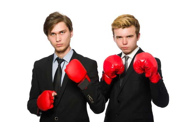Paar Geschäftsleute boxen auf Weiß — Stockfoto
