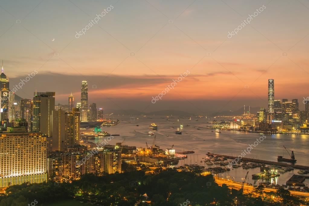 Vue De Hong Kong Pendant Les Heures De Coucher Du Soleil