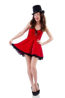 Kırmızı mini elbiseyle poz veren beyaz tenli kadın model.