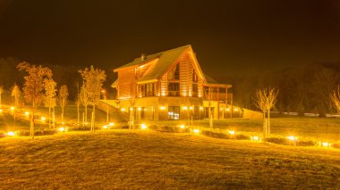 Akşam saatlerinde güzel modern ev