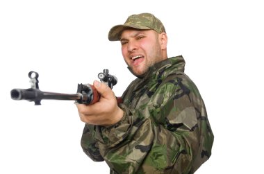 beyaz izole silah tutan asker üniformalı genç adam