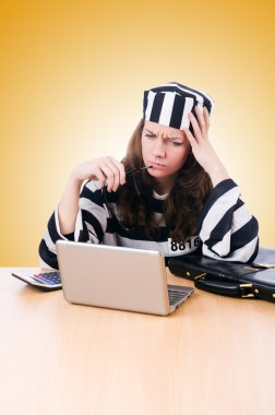 Degrade karşı dizüstü bilgisayar ile suç hacker