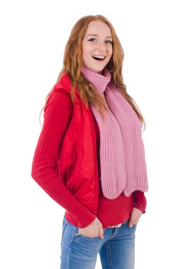 Kırmızı ceketli, kot pantolonlu, beyaz elbiseli tatlı bir kız.