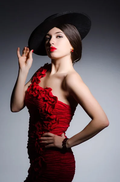 Woman wearing hat against dark background — Stock Photo, Image