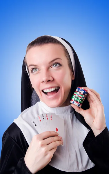 Nonne im Glücksspiel-Konzept — Stockfoto