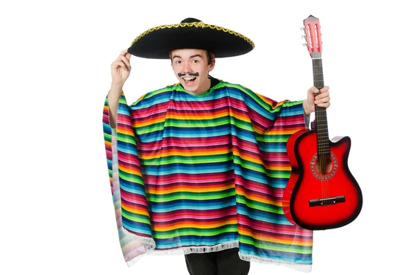 Αστεία νεαρό του Μεξικού με την κιθάρα που απομονώνονται σε λευκό — Φωτογραφία Αρχείου