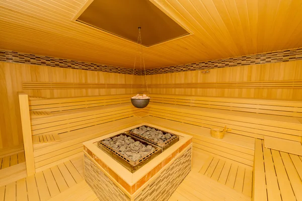 Salle de sauna en bois chaud intérieur — Photo