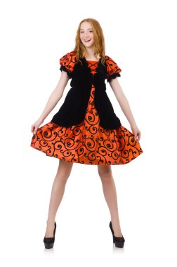 Turuncu elbiseli kızıl saçlı kız