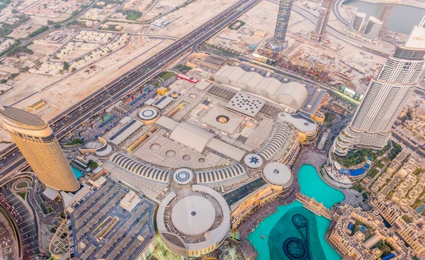 Panorama de la noche Dubai durante la puesta del sol — Foto de Stock