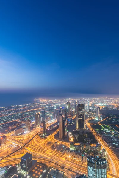 Panorama der Nacht Dubai bei Sonnenuntergang — Stockfoto