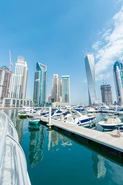 Dubai Marina distrito nos Emirados Árabes Unidos — Fotografia de Stock