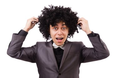 Beyaz izole kıvırcık Afrika peruk ile genç adam