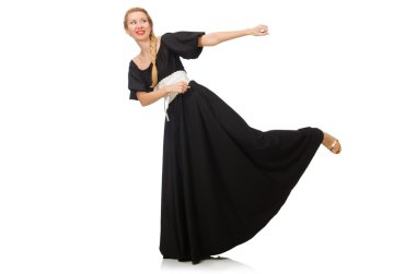 Uzun siyah elbiseli uzun boylu kadın