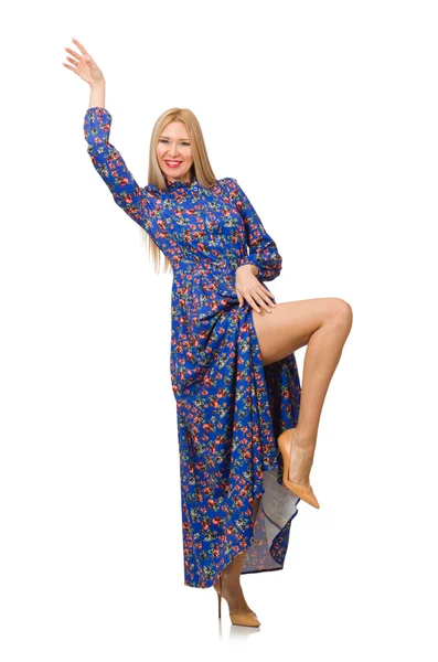 Mladá žena v modrých květinových šatech izolované na bílém — Stock fotografie