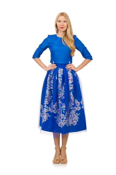 Mujer en vestido azul con estampados de flores — Foto de Stock