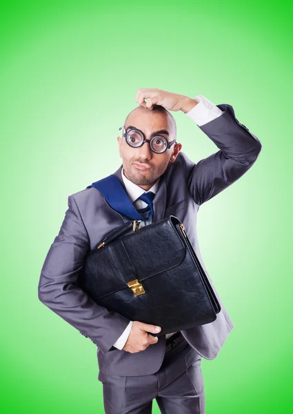 Homem de negócios nerd engraçado contra o gradiente — Fotografia de Stock