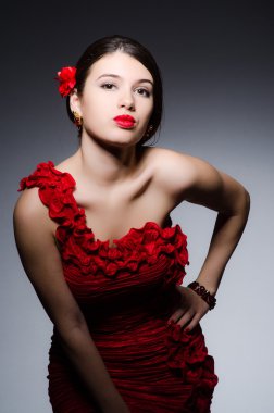 kadın portre koyu arka plan