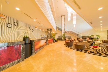 Otel lobisinde modern tasarımı ile