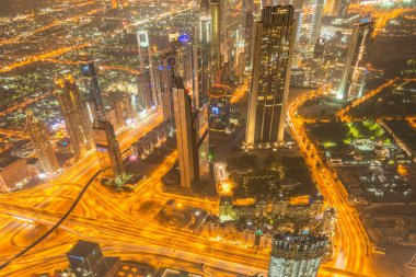 gün batımı sırasında gece dubai