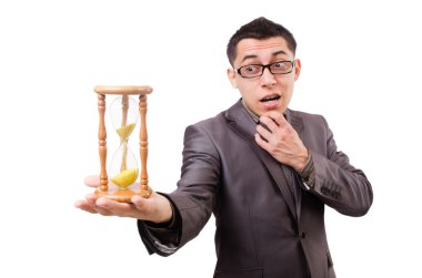 Beyaz izole kum saati ile genç adam