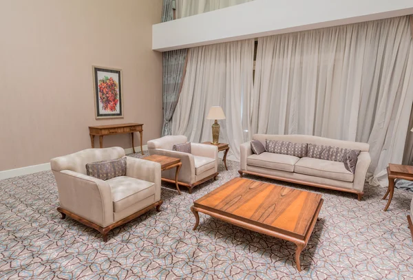 Rummet inredning med moderna möbler — Stockfoto