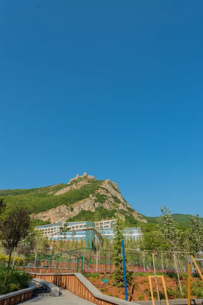 Casa moderna en brillante día de verano — Foto de Stock